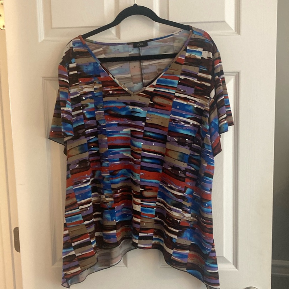 1XL multi color tunic. Short sleeved. Sequins for a little bling!
